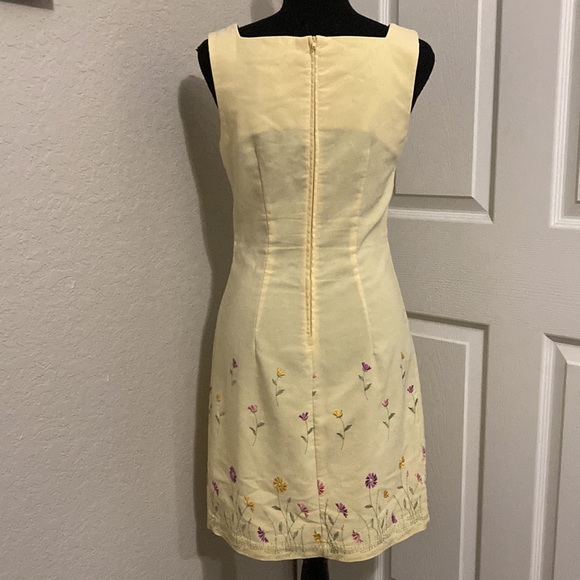 B Smart embroidered midi dress size 5/6 - Picture 2 of 7
